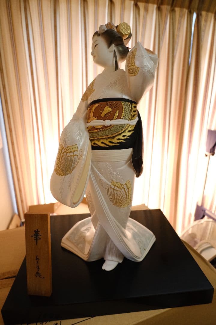 博多人形「あき子作」華 高さ約44cm 台座・木札付き（白地金彩）