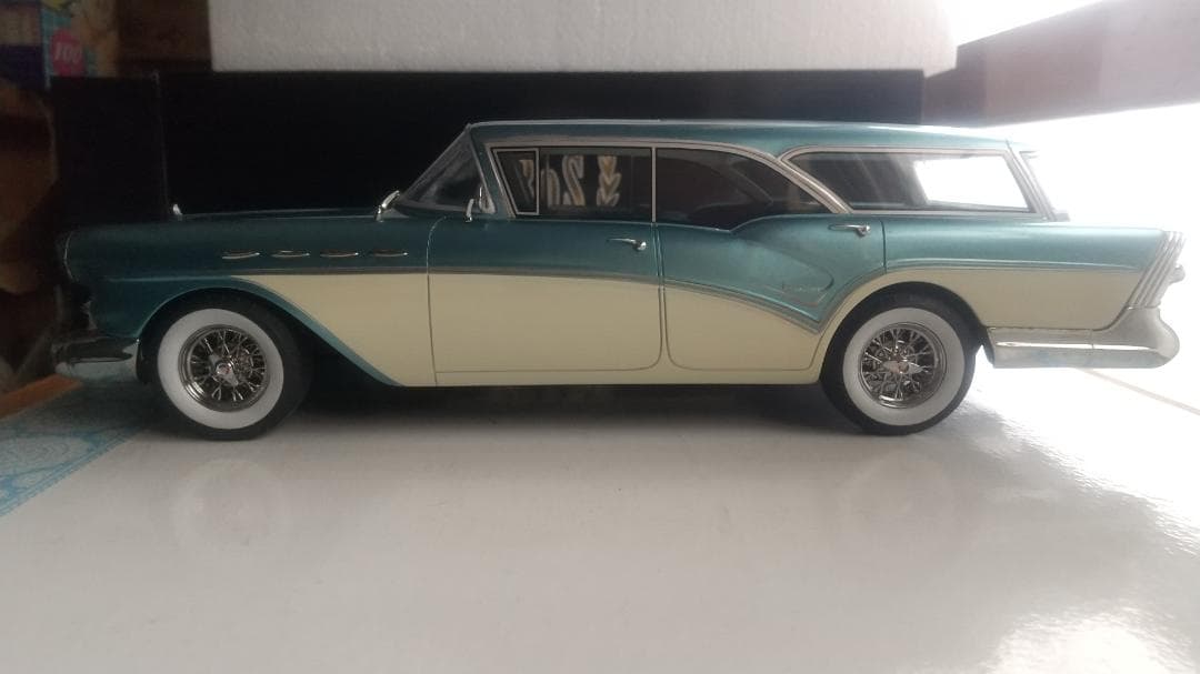 ミニカー BoS Buick Century Caballero Estate 1:18