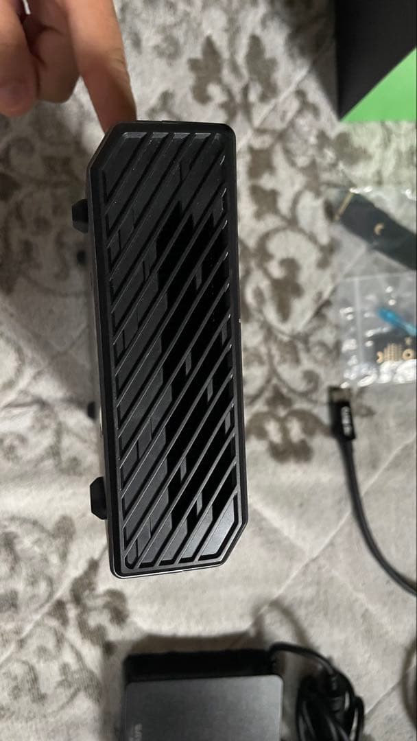 AOOSTAR XG76 EGPU RX7600M OCuLinkとUSB4接続