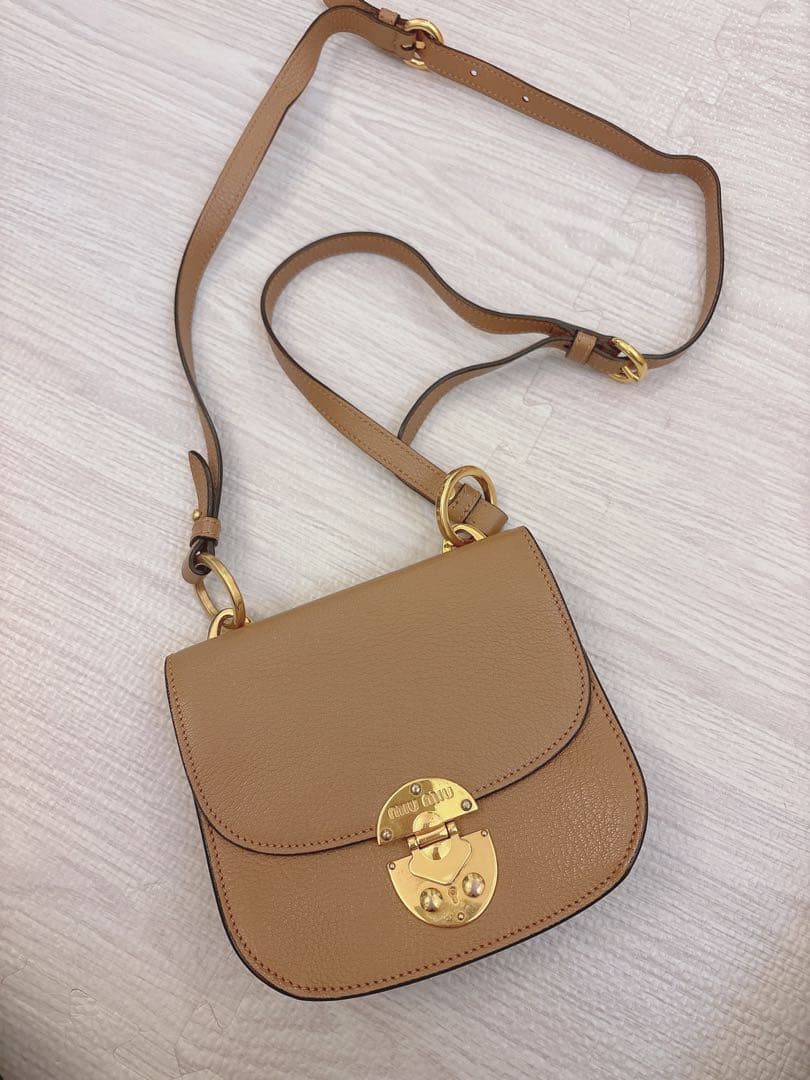 Miu Miu ベージュショルダーバッグ
