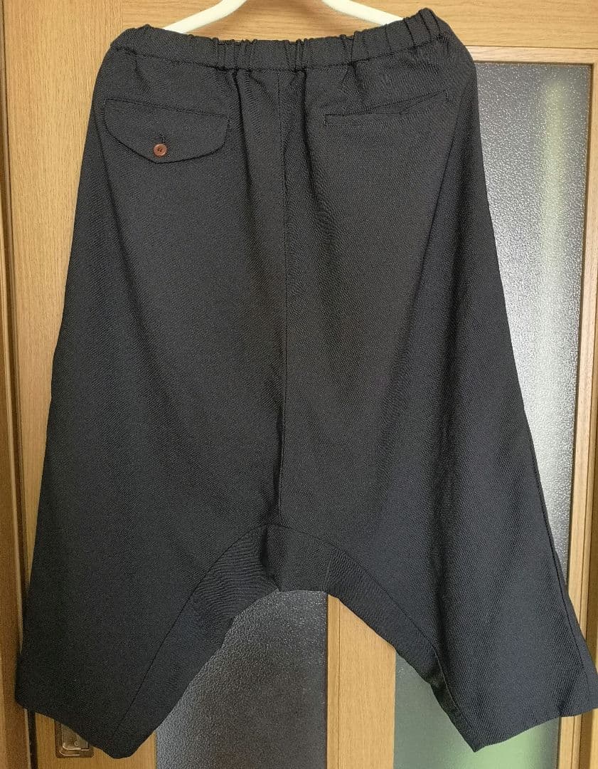 土日祝日セールブラックコムデギャルソン ストライプ織り サルエルパンツ