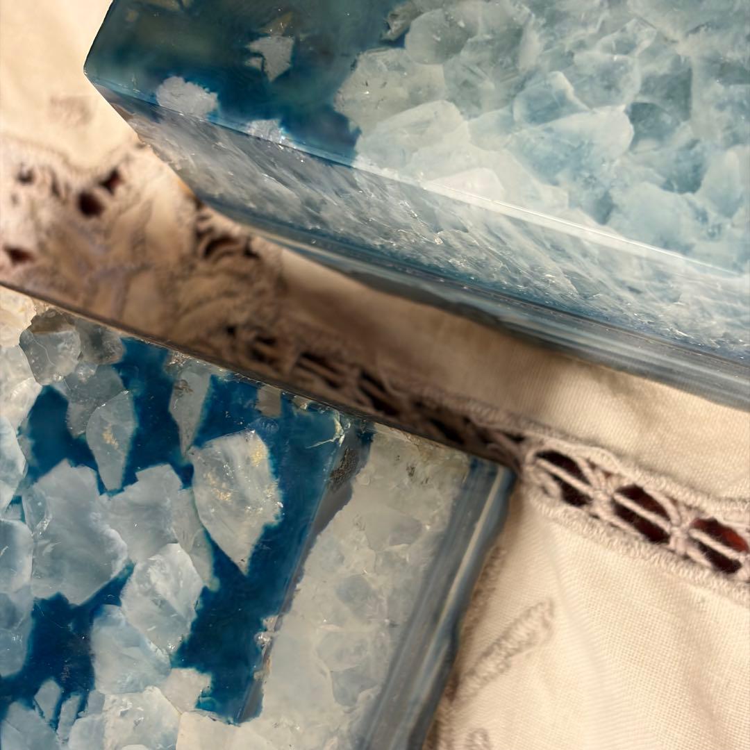 ブルーメノウ（青瑪瑙）本立て・鑑賞用約2.5kg　原石アゲート