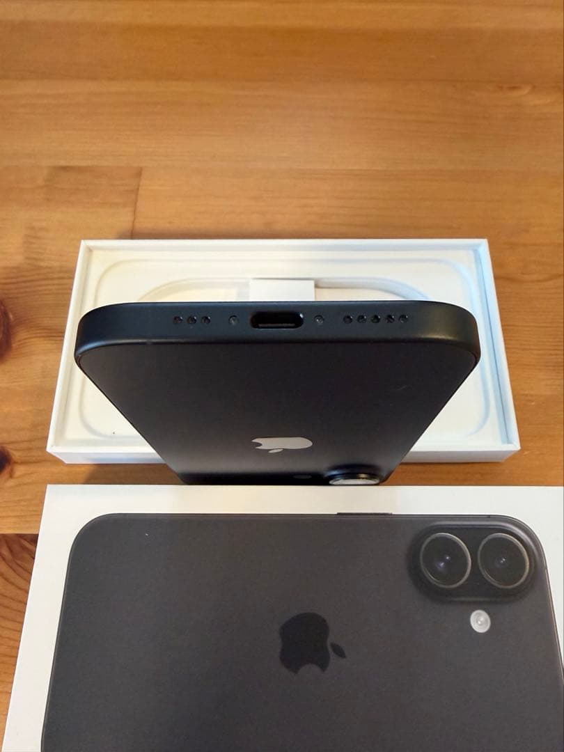 Apple iPhone 16 ブラック 本体