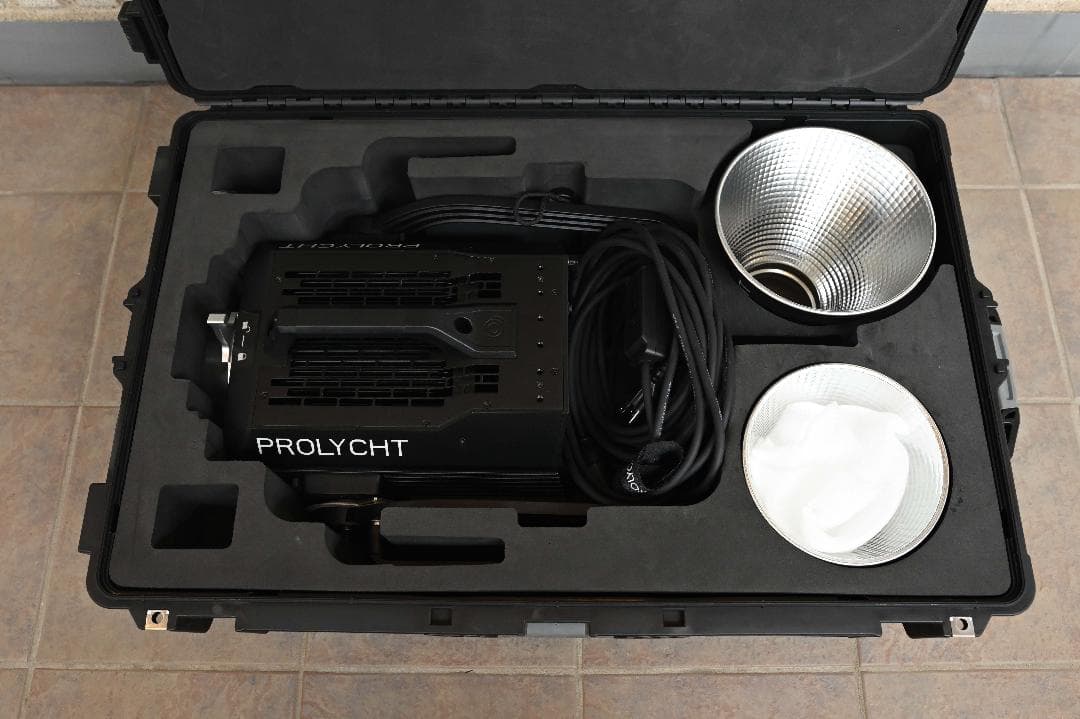 Prolycht Orion 675 FS フルスペクトルLEDライト+フレネル