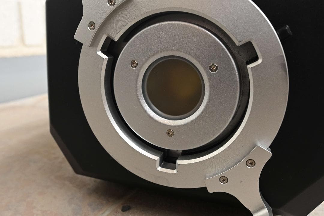 Prolycht Orion 675 FS フルスペクトルLEDライト+フレネル