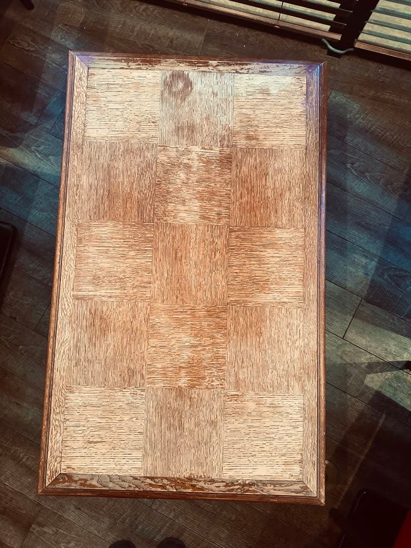 アンティーク彫刻装飾付き木製テーブル