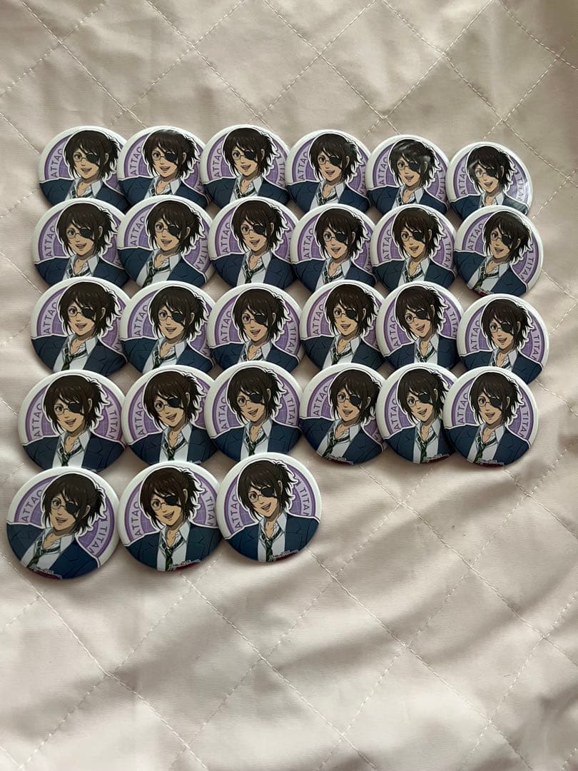 ハンジ　制服　メディコス缶バッジ