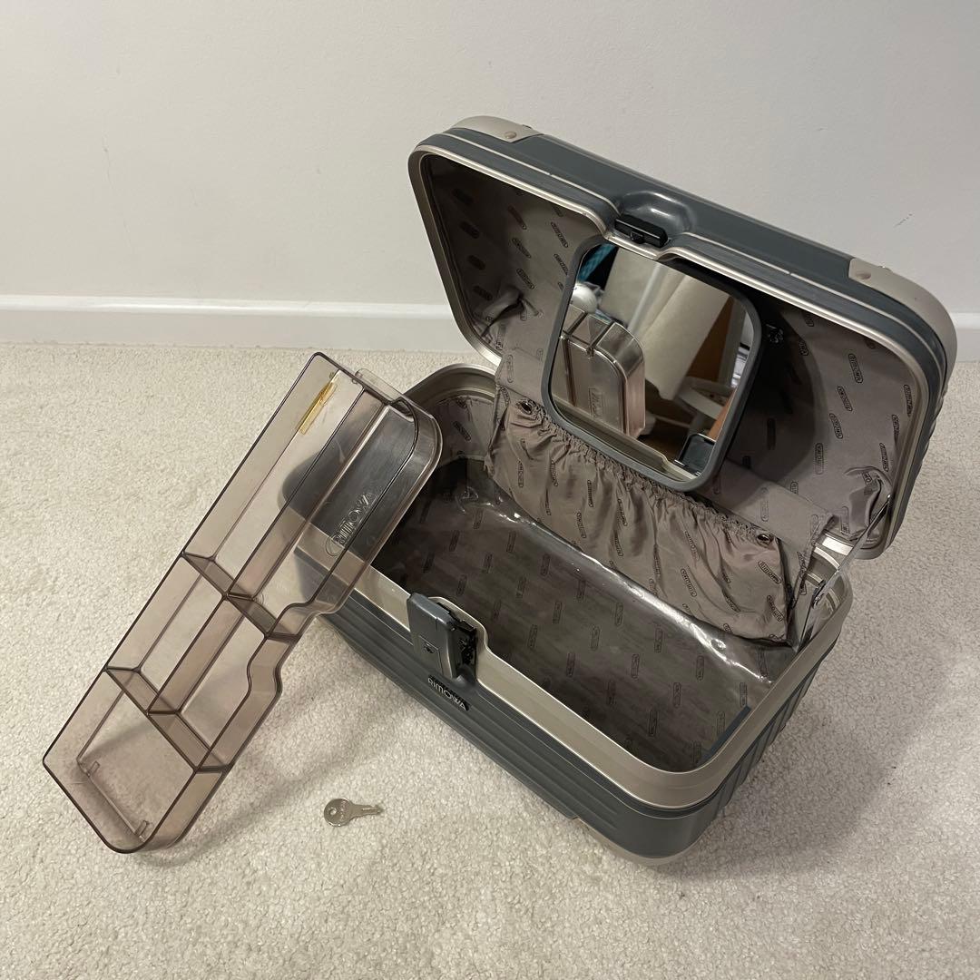 【美品】RIMOWA Limbo ビューティーケース 18L マットグレー 鍵付