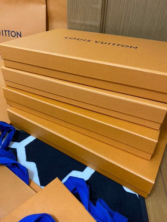 ルイヴィトン　マグネット式　空箱　紙袋　メッセージカードショッパー　プレゼント