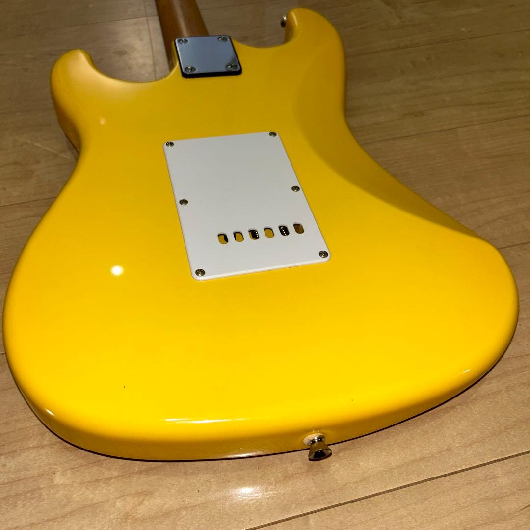 安い！！イエローカラーいい音　ストラトキャスタータイプ　弦高調整済み　です
