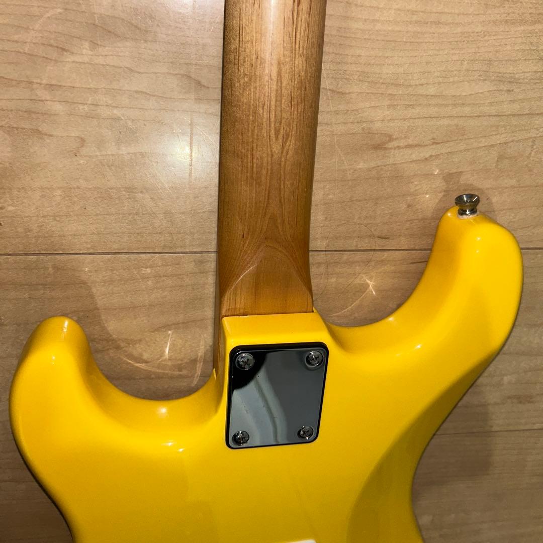 安い！！イエローカラーいい音　ストラトキャスタータイプ　弦高調整済み　です