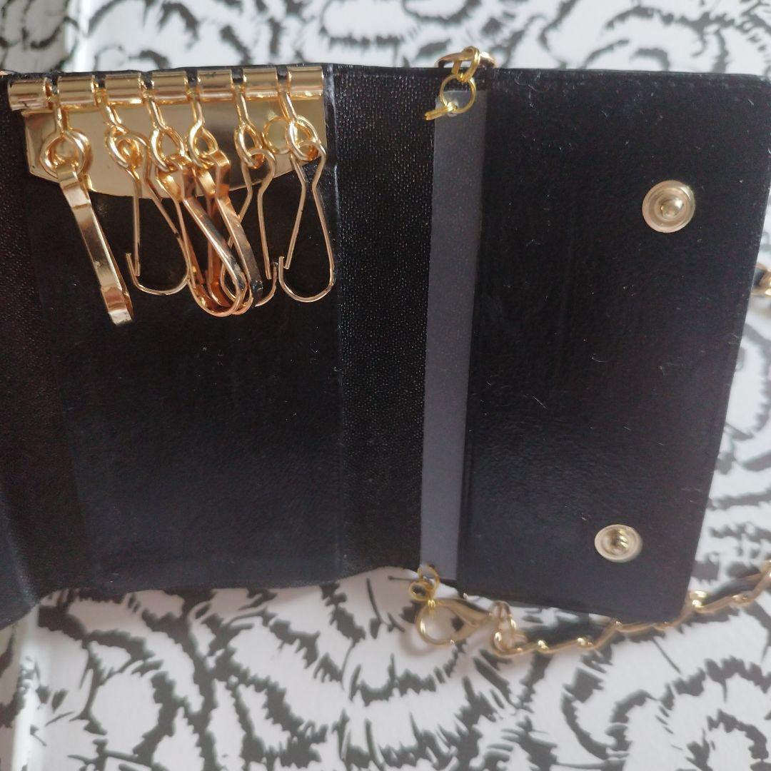 CHANEL ブラック レザー チェーンケース