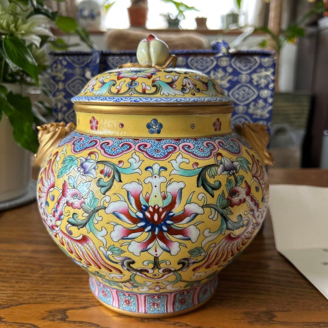 中国故宮博物院で購入した土産品 陶器の蓋付き容器 花と鳳凰の模様