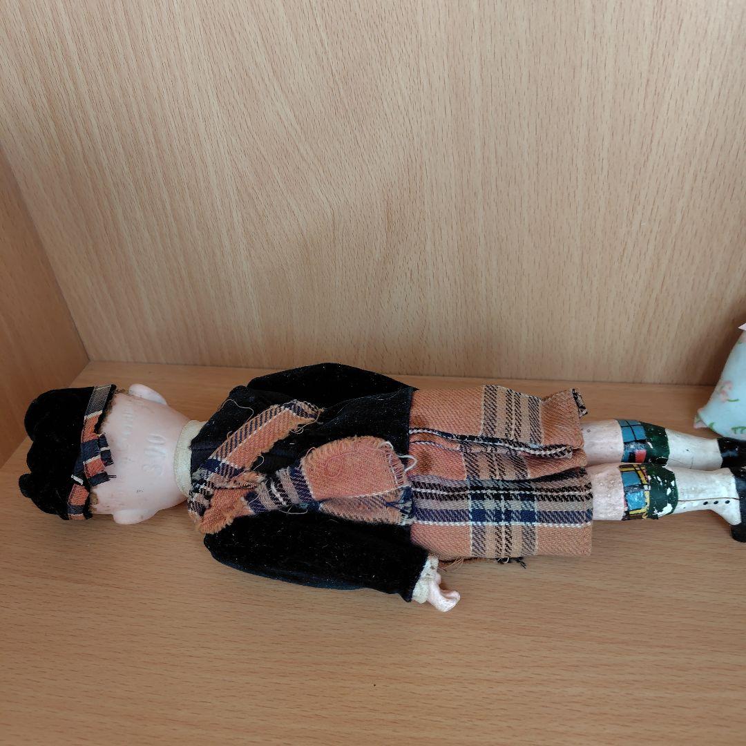 護衛兵のアンティーク人形とイタリアミニチュアチェスト