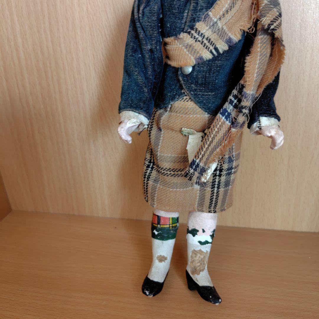 護衛兵のアンティーク人形とイタリアミニチュアチェスト