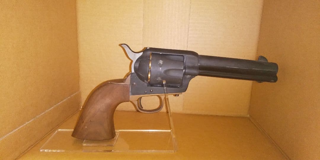 リボルバー モデルガン 黒と茶色