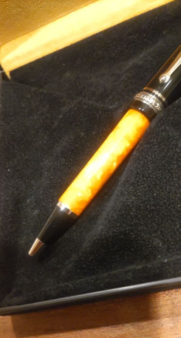 ★プール★　デルタドルチェビータミディアム ボールペン