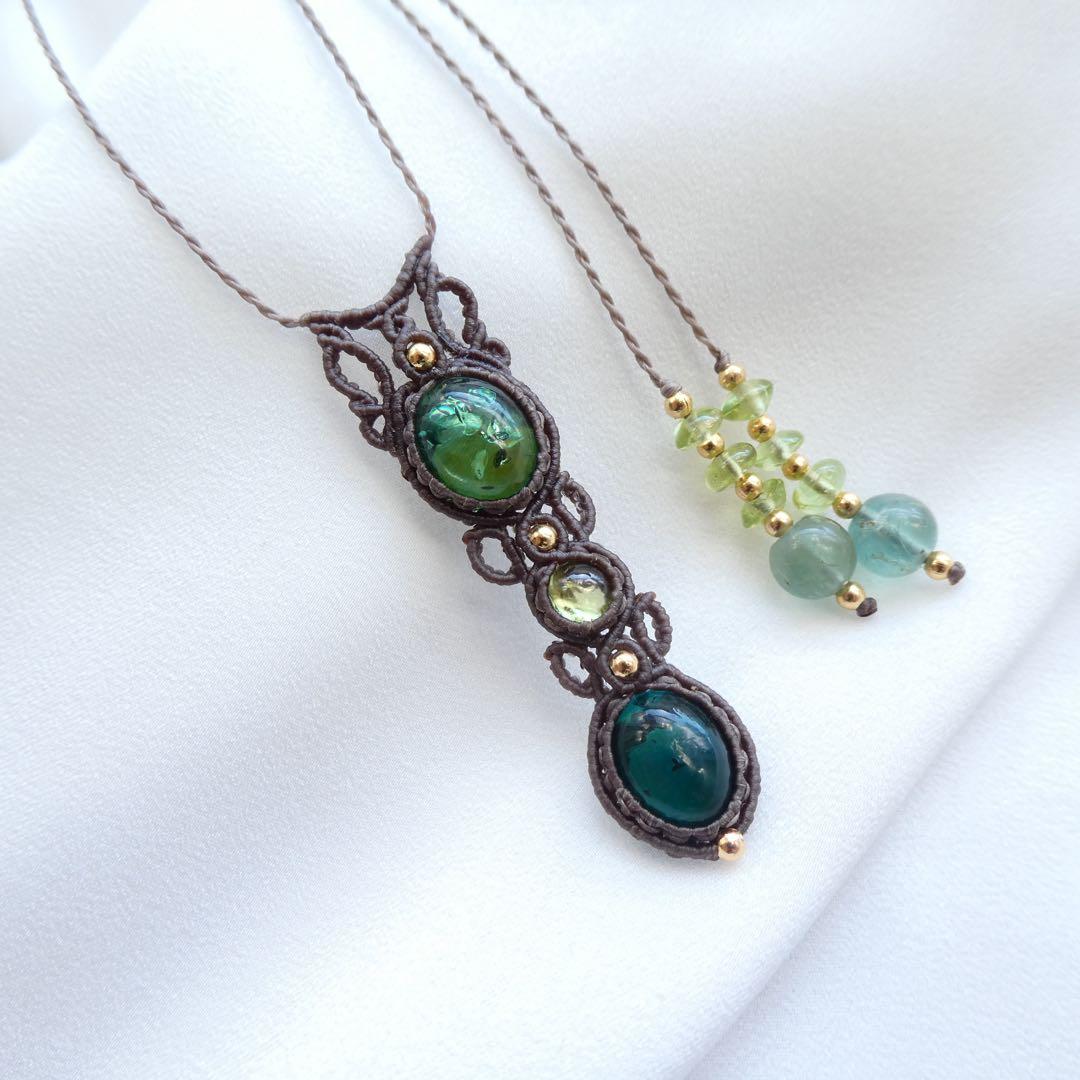 2種類のグリーンアンバー・ペリドットのマクラメネックレス