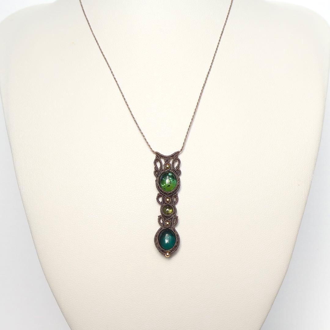 2種類のグリーンアンバー・ペリドットのマクラメネックレス