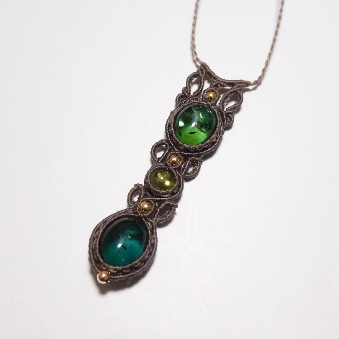 2種類のグリーンアンバー・ペリドットのマクラメネックレス