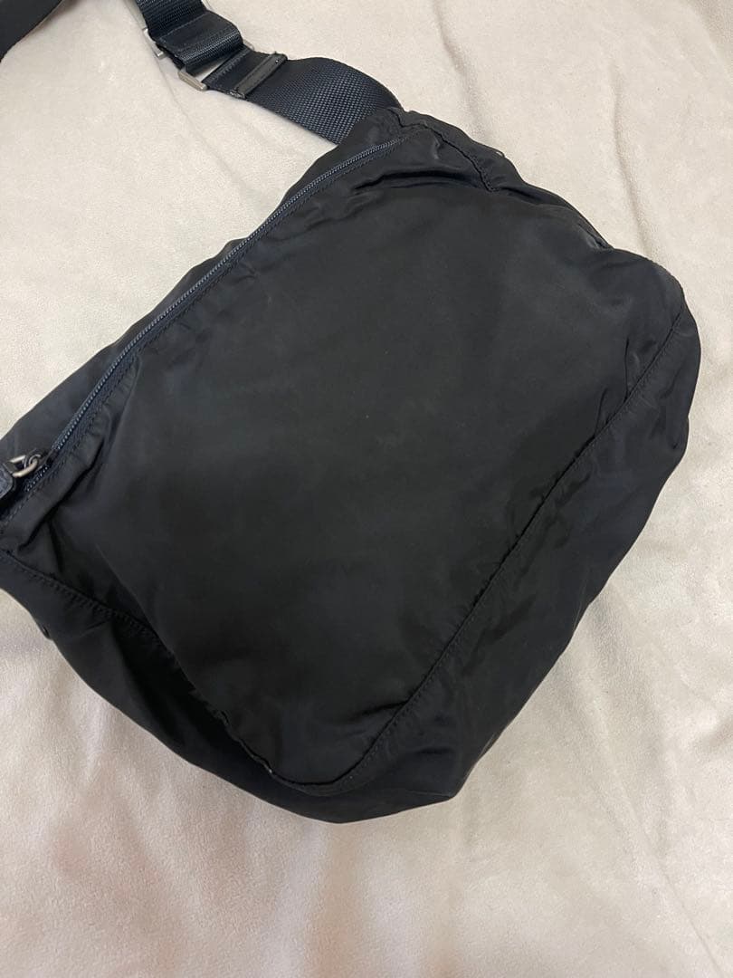 【美品】プラダ ナイロン メッセンジャーショルダー バッグ ブラック三角ロゴ
