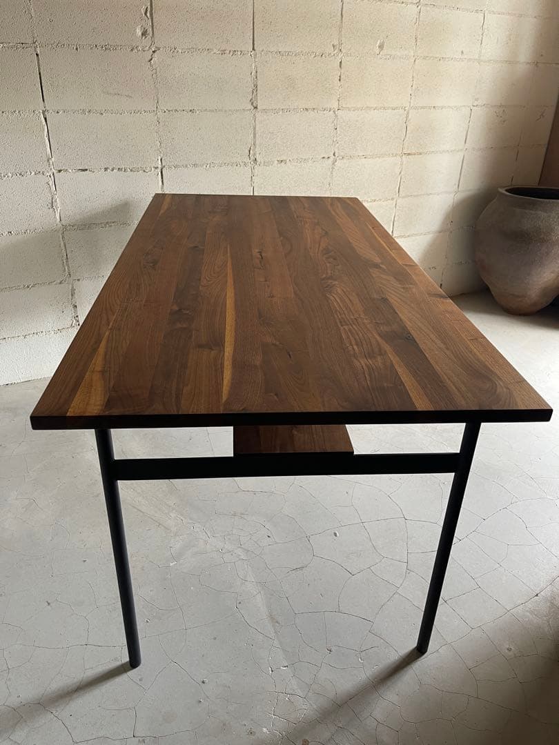 美品　unico ウニコ　ダイニングテーブル　ウォールナット無垢　棚付アイアン脚
