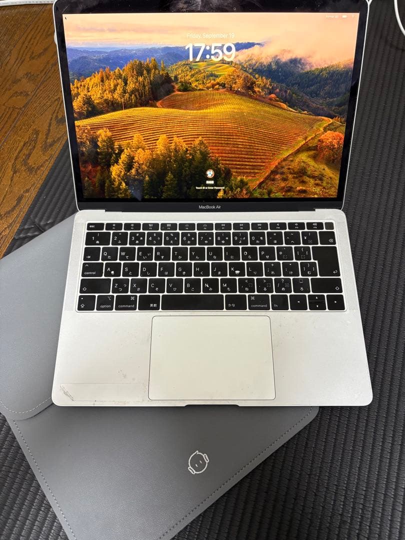MacBook air 13inch i5/8GB/256GB ケース付き