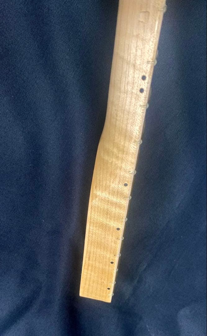 新品　ストラトキャスター エレキギター用ネック カナダ産１ピースフレイムメイプル