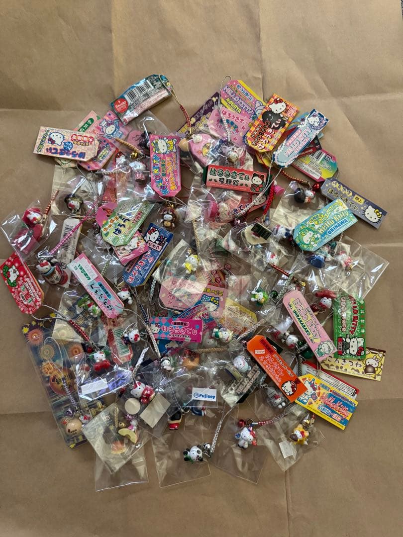 ご当地キティ　根付け　まとめ売り 51点セット➕2つオマケ　レアあり