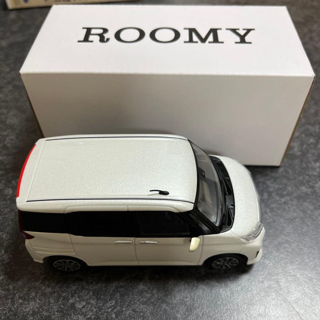 ROOMY ミニカー 1/64 スケール 箱付き