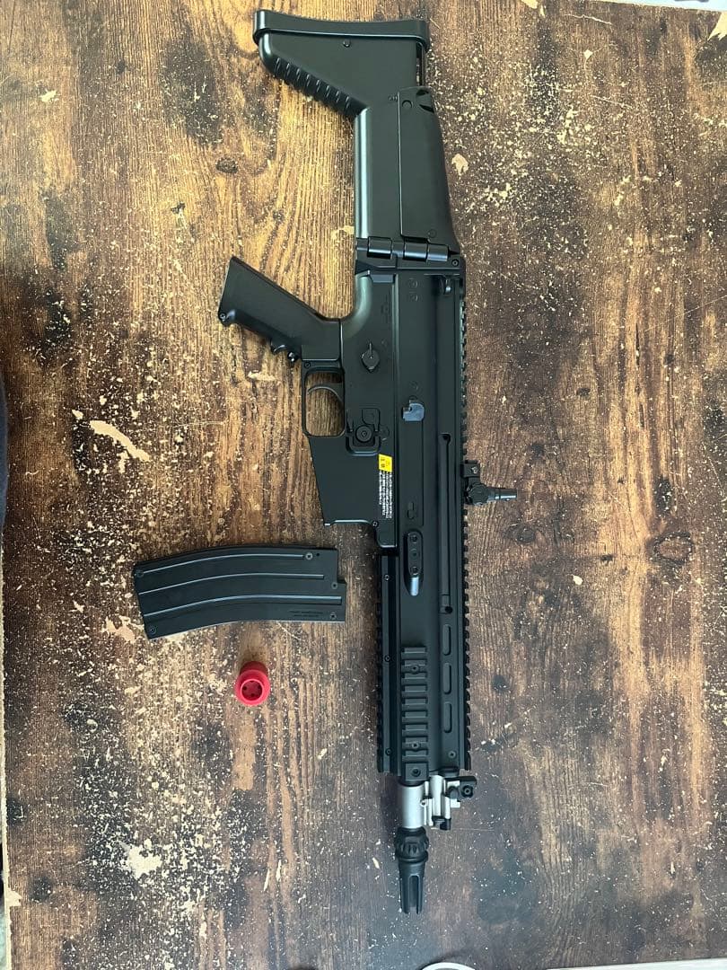 送料込みに変更しました！ライフルと電動ガン2個ハンドガン2個セット