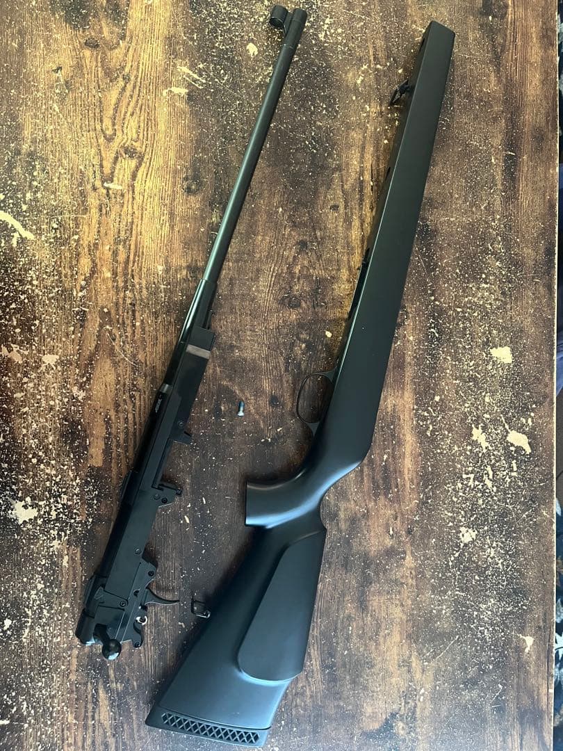 送料込みに変更しました！ライフルと電動ガン2個ハンドガン2個セット