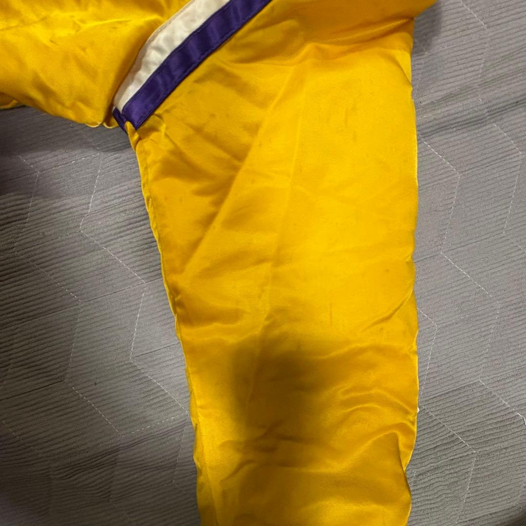 Starter 製 ロサンゼルス・レイカーズ オフィシャルサテンジャケットです