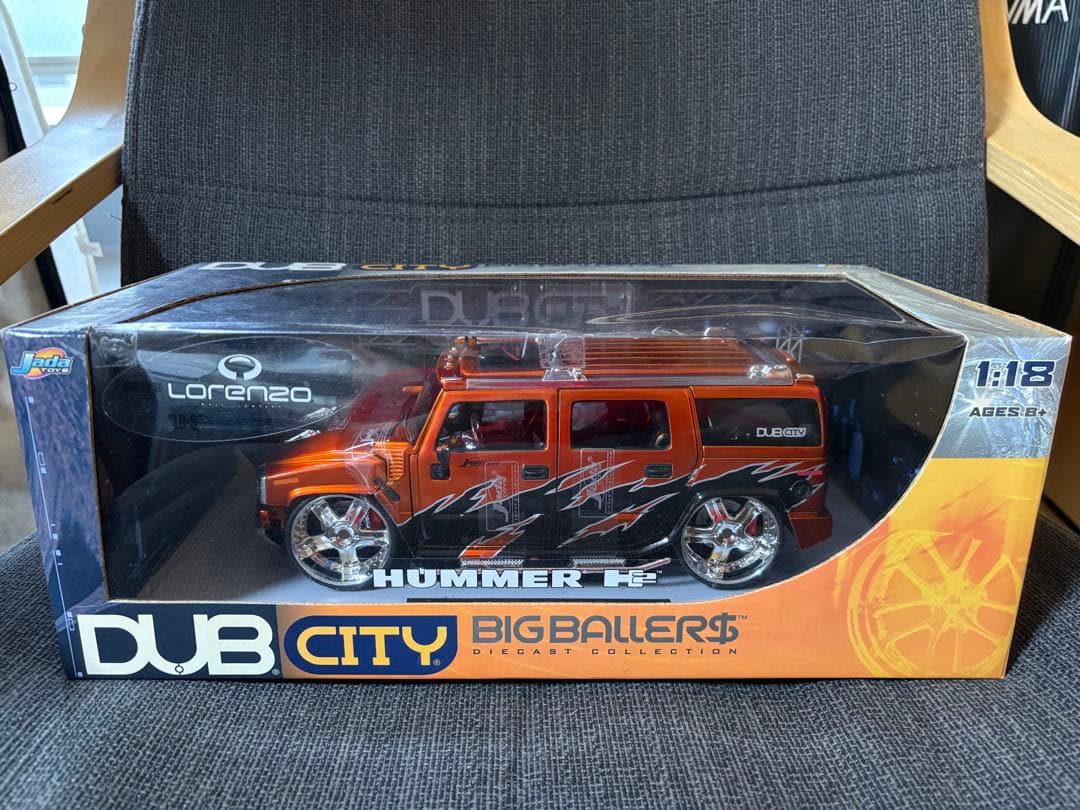 DUB CITY HUMMER H2 1:18 ミニカー