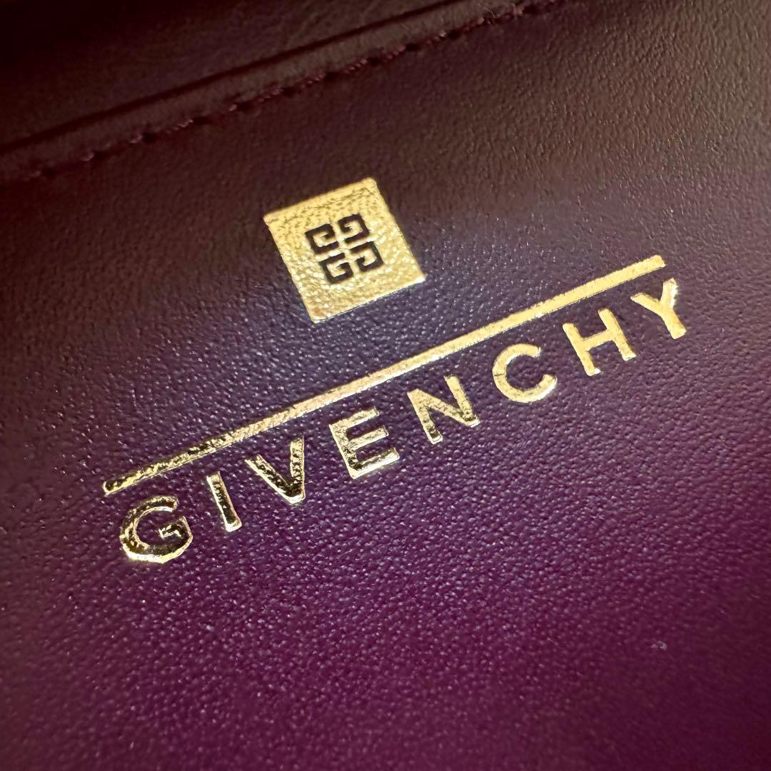 GIVENCHY ジバンシィ 二つ折り財布 型押しパテントレザー がま口