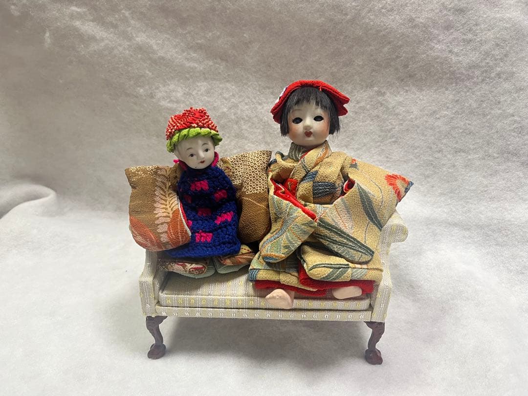 日本人形 2体 ソファ付き