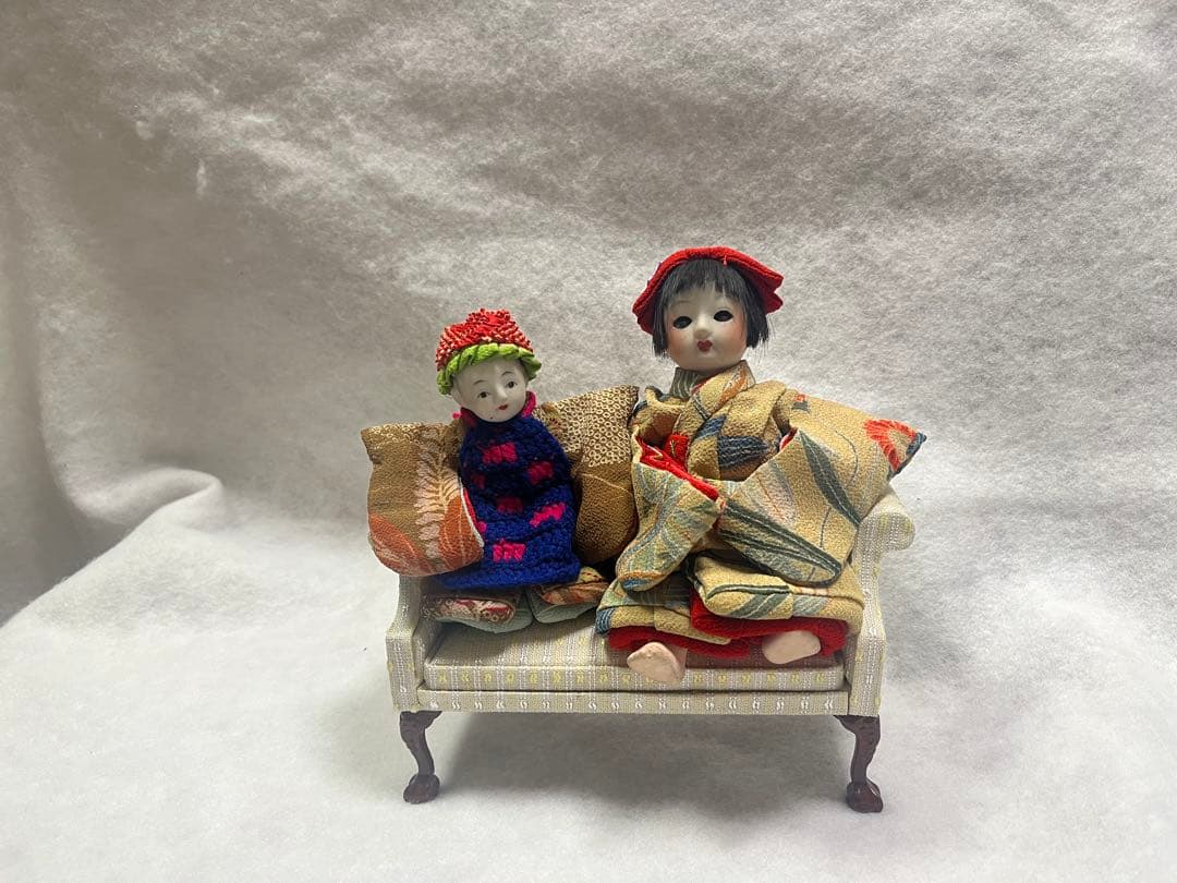 日本人形 2体 ソファ付き