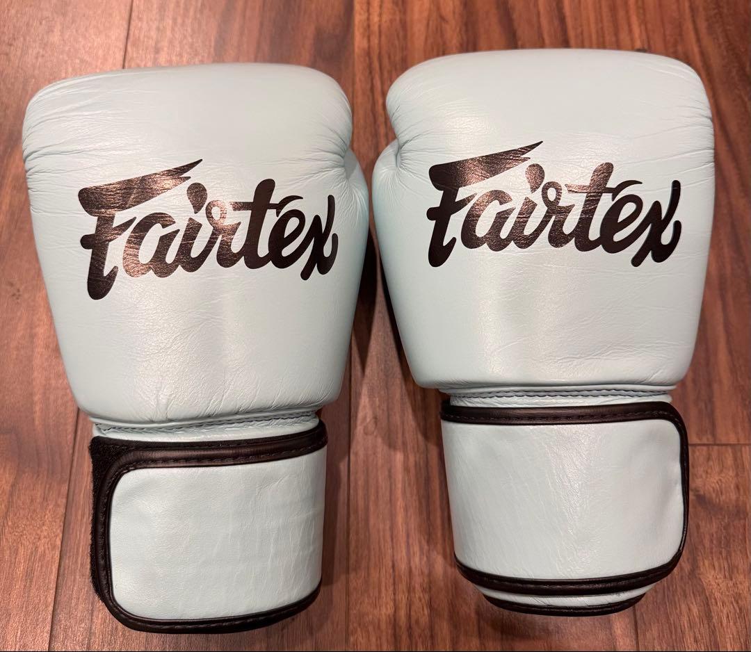 希少本革製　新品Fairtex ボクシンググローブ 16oz ライトブルー