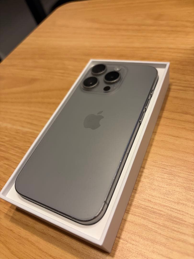 Apple iPhone 15 Pro ナチュラルチタニウム 本体 128GB