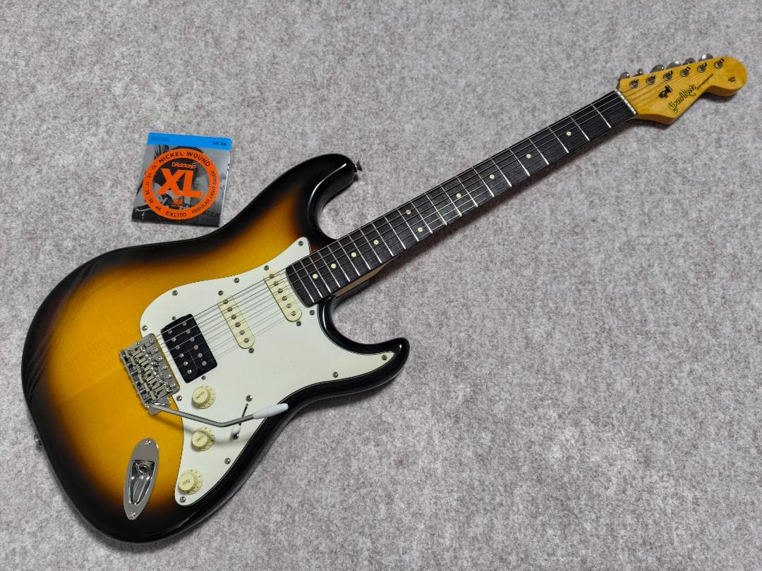 ライト・スキャロップ Grass Rootsストラト新品弦＆ギタースタンド付属