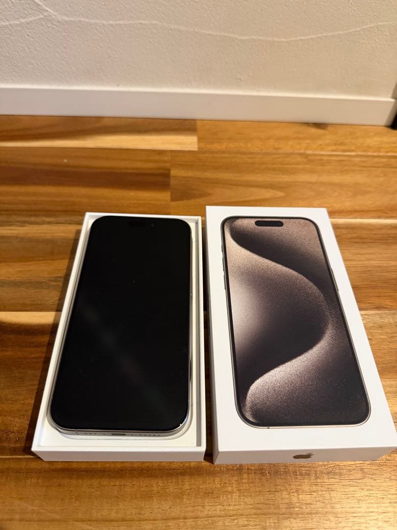 iPhone 15 pro 256GB 本体