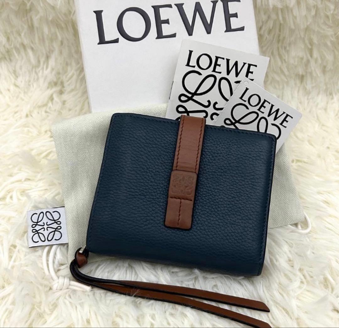 LOEWE ネイビー 二つ折り財布