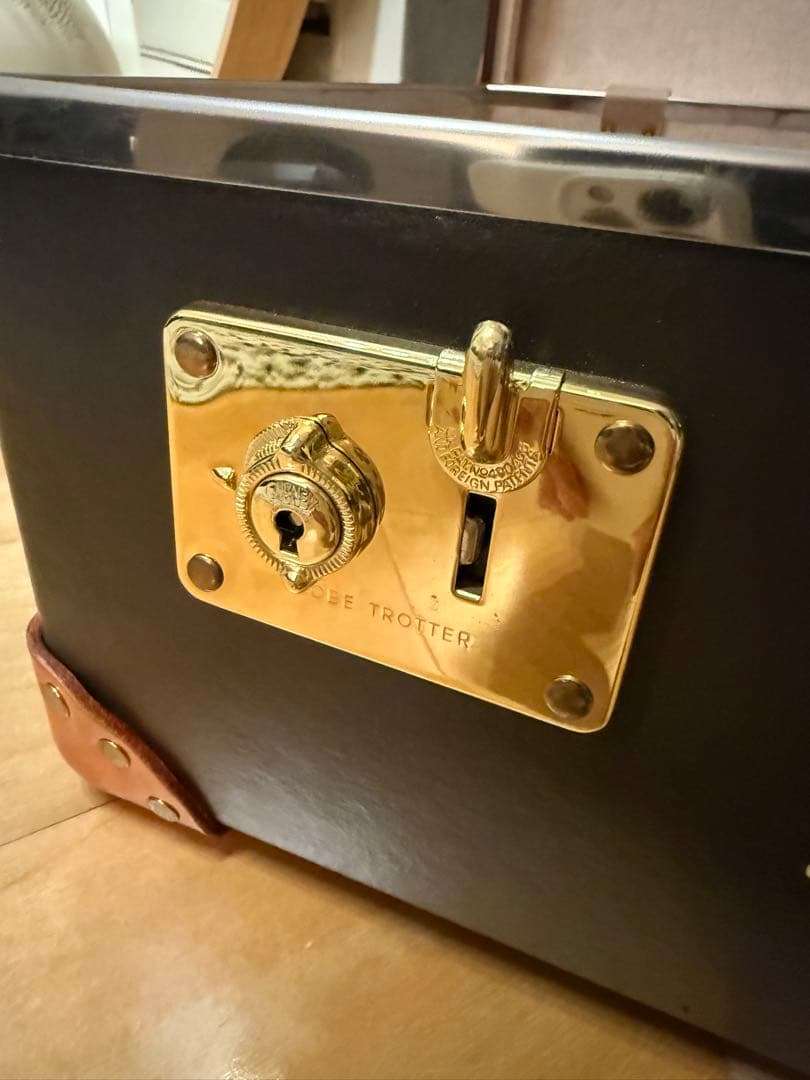 グローブトロッター ラージスーツケース74L