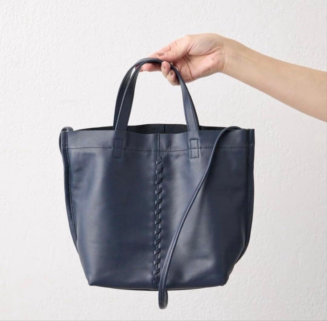 イアパピヨネ センターポイントトートバッグ S《牛革/2way/軽量》ネイビー