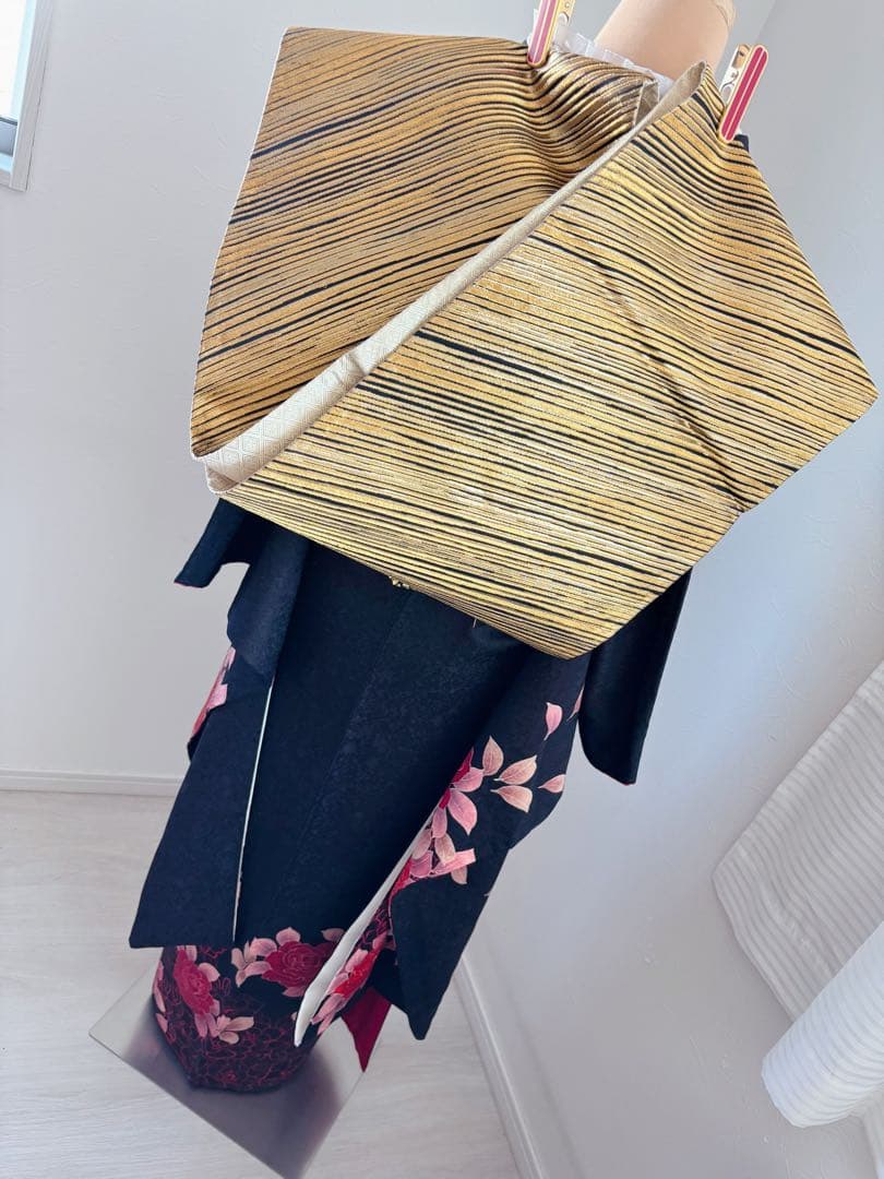 豪華　未使用に近い　黒地バラ刺繍振袖フルセット　成人式　パールトーン加工