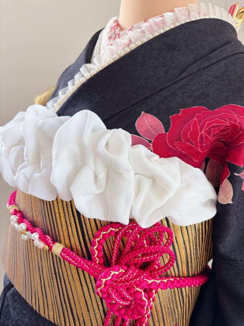 豪華　未使用に近い　黒地バラ刺繍振袖フルセット　成人式　パールトーン加工