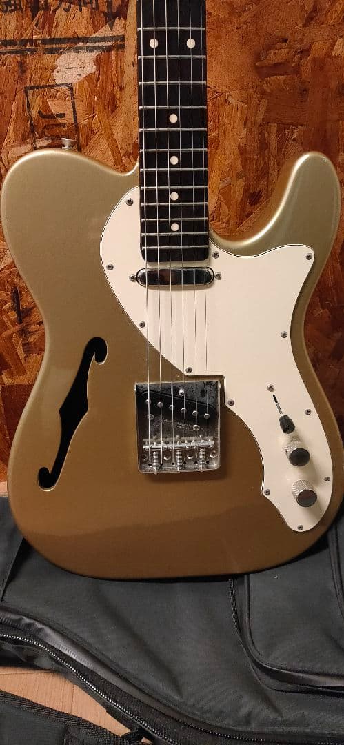Squier Telecaster thinline セミホロウボディ ゴールド