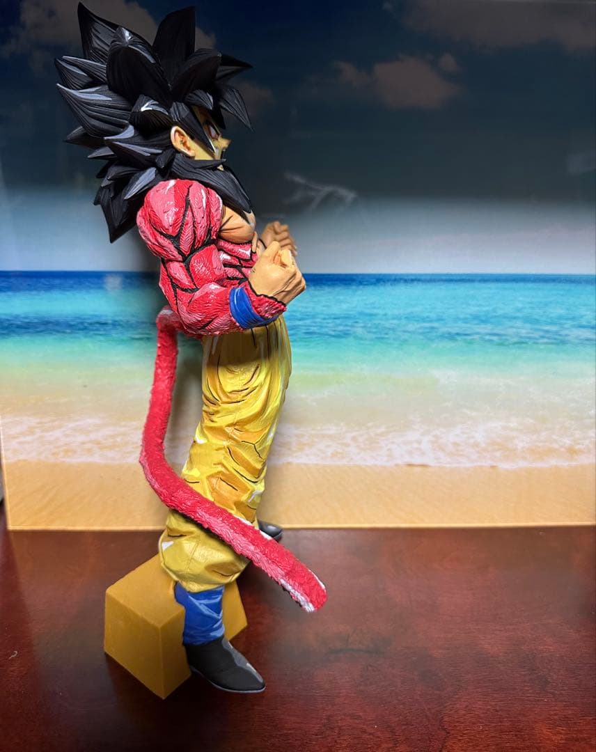 孫悟空 フィギュア 尻尾付き 一番くじ スーパーサイヤ人4リペイント