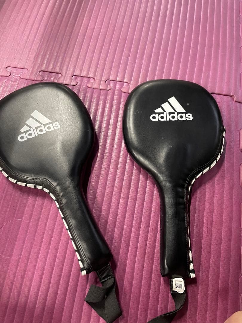 adidas パンチングミット 黒