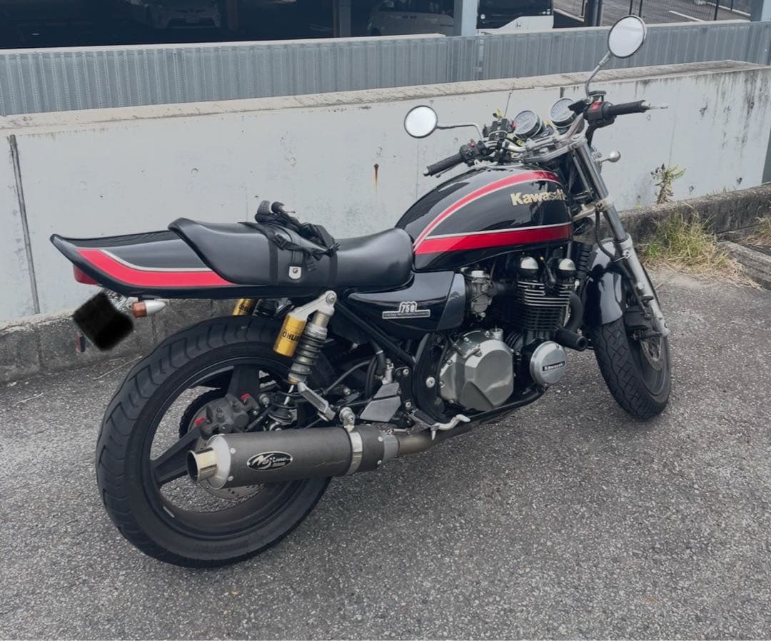 Kawasaki ゼファー750 黒赤タイガー　外装セット